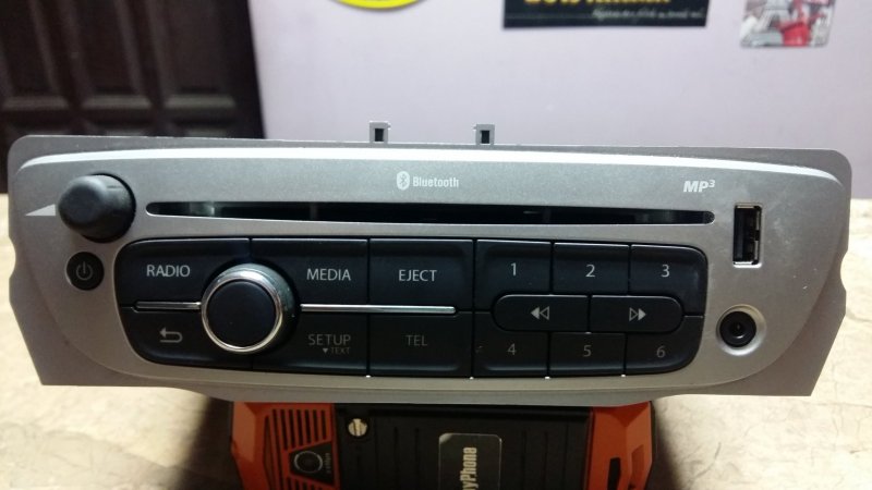R-Plug-Radio-NX1031_Renault.thumb.jpg.5c1cedc5f7a379d31b67edc9bb53376f.jpg
